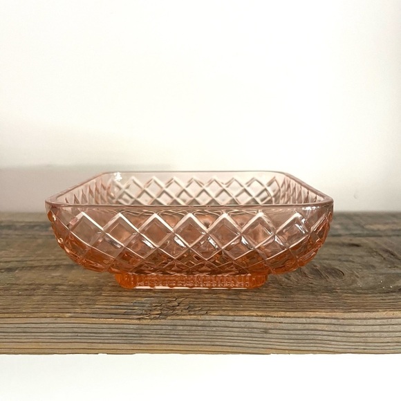 Vintage Anchor Hocking Waterford Pink/Peach Square Candy Dish Diamond Pattern - Picture 1 of 6